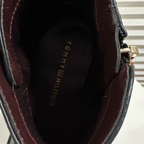 🌸TOMMY HILFIGER🌸 Diyana Faux Leather Ankle Bootie Black Size: 5 - Picture 13 of 15
